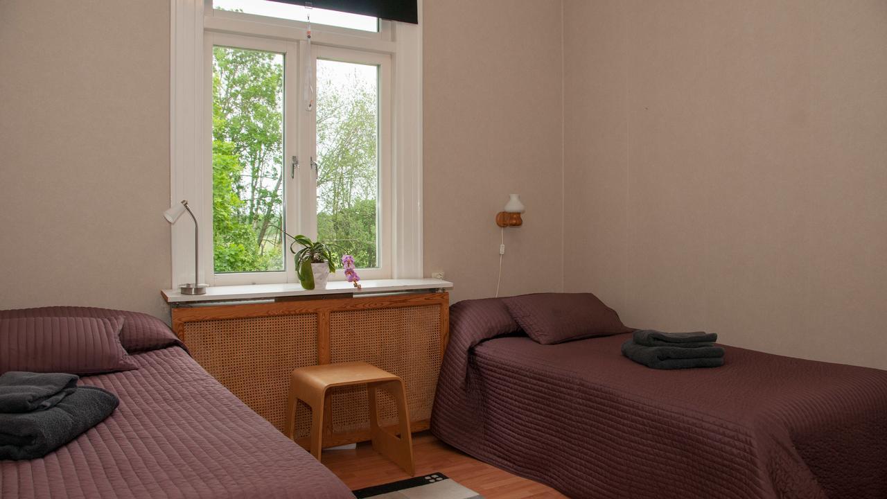 Bed and Breakfast Ekeby I Bro Экстерьер фото